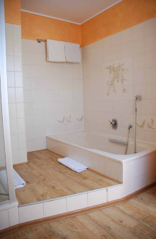 Bath double room Hotel Landgut Jungfleisch